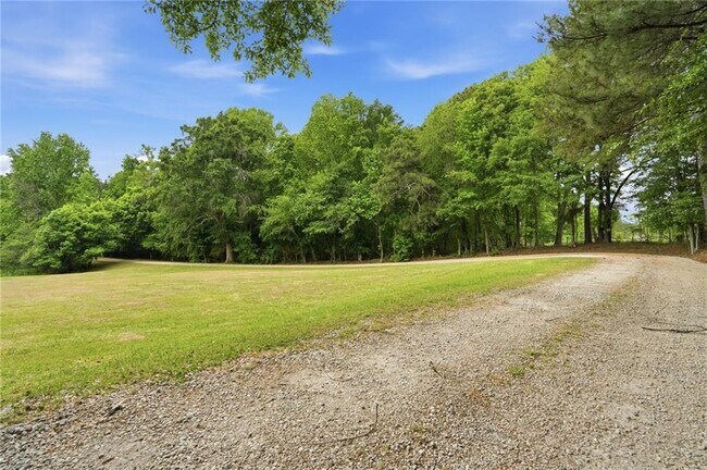 Building Photo - 128 McNeal Rd