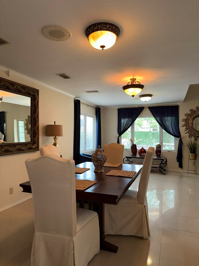 Building Photo - 3110 Jacaranda Dr