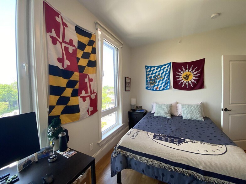 Building Photo - 168 Hampshire St