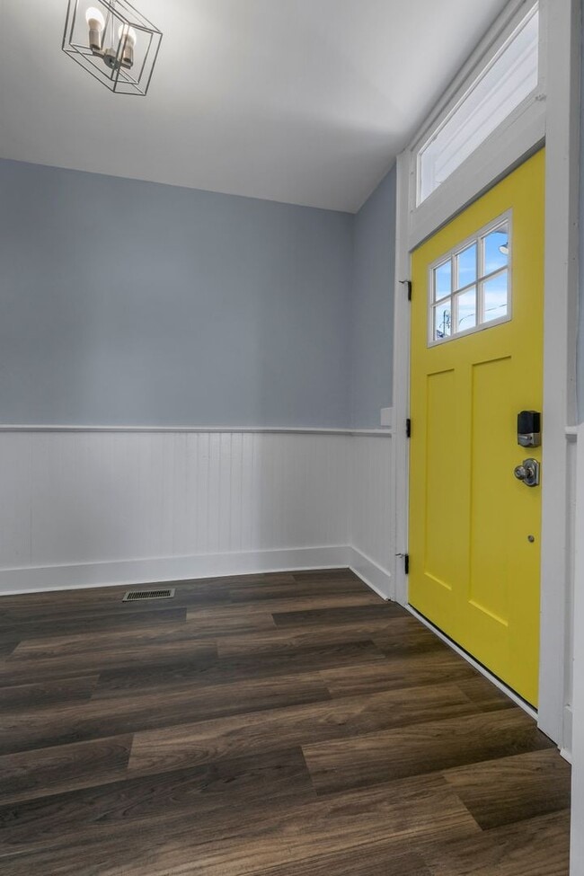 Building Photo - Four Bedroom Ranch in Elizabeth Park!
