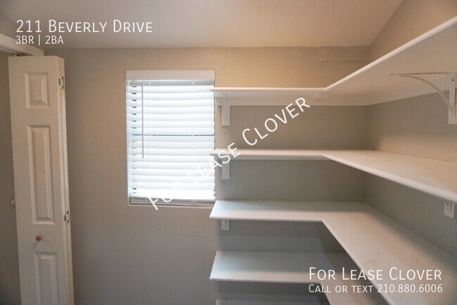 Building Photo - 211 Beverly Dr