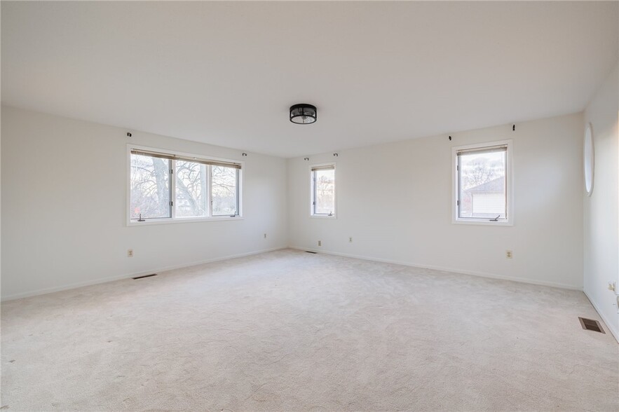 2nd floor master bedroom - 9 Glen Valley Dr