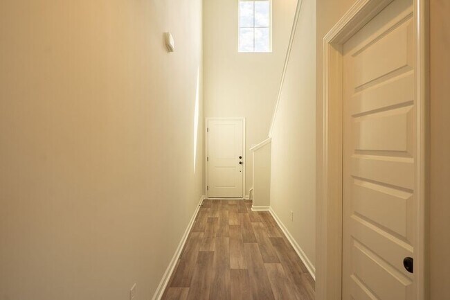 Building Photo - 142 Geranium Wy