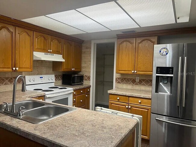 Building Photo - 1084 Longfellow Cir