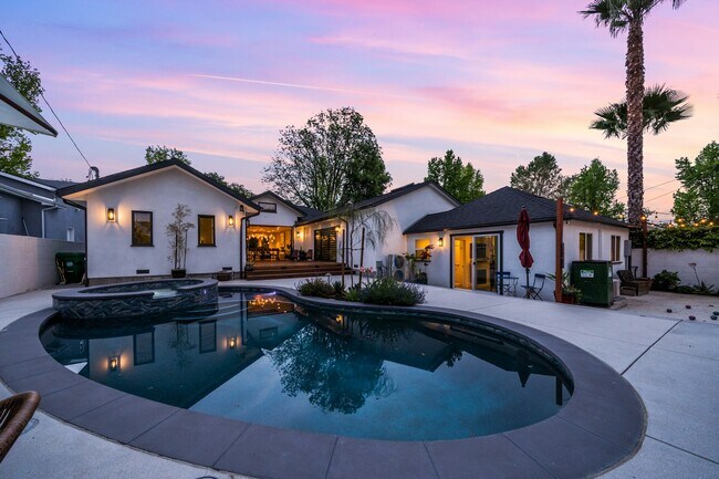 Building Photo - 4867 Revlon Dr