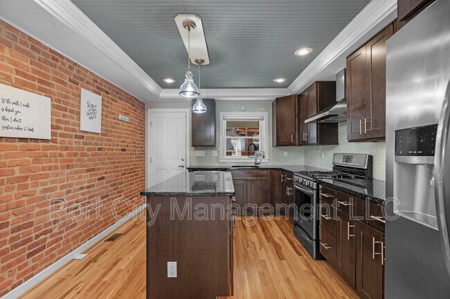 Building Photo - 14 N Streeper St