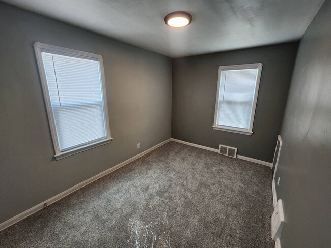 Building Photo - 2506 Torrington Ave