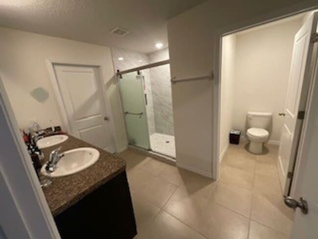 Building Photo - 5/3 Chestnut Village Home