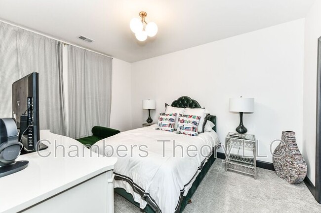Building Photo - 42293 Ashmead Ter