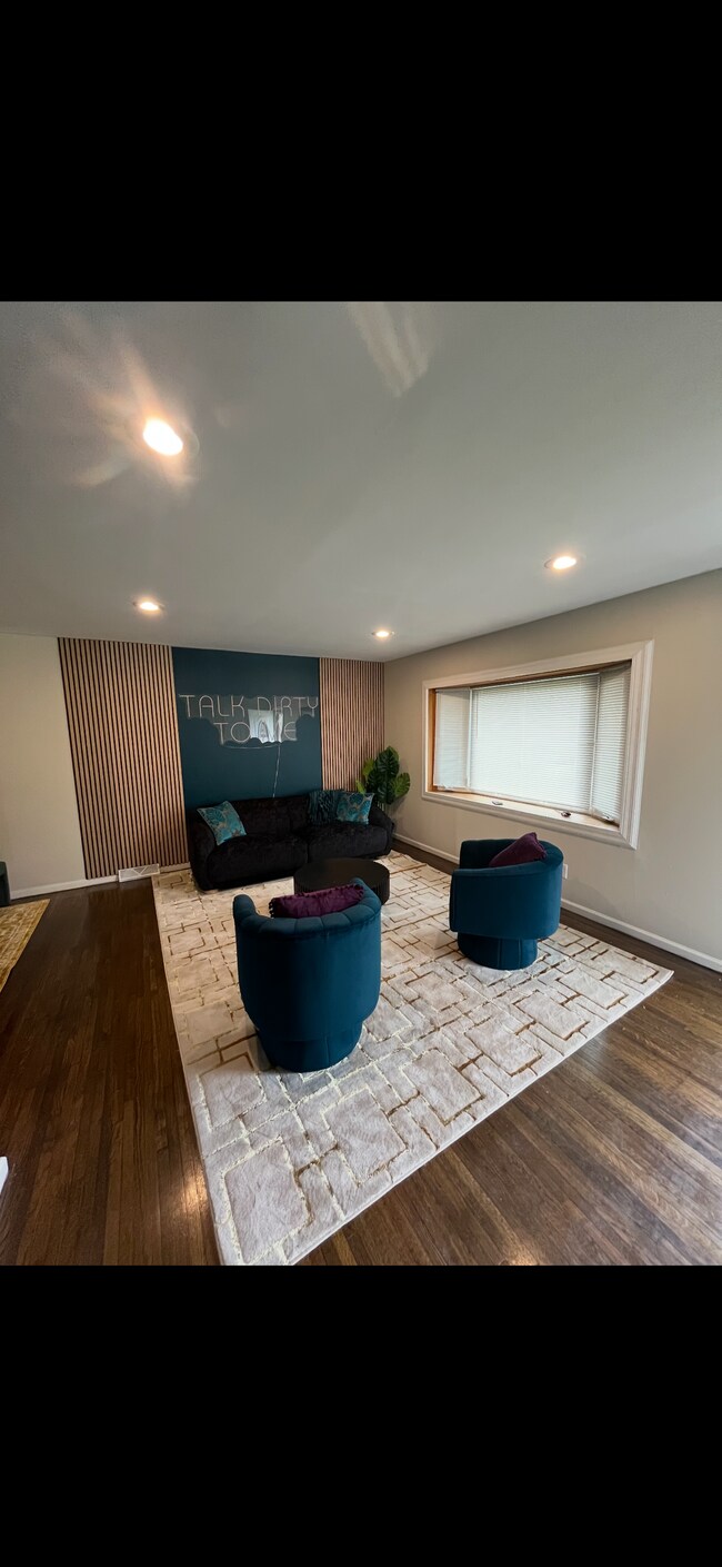 Building Photo - 6110 Ash Ave