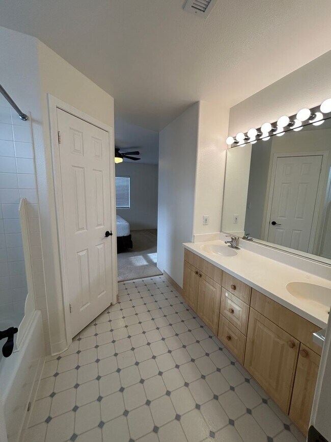 Building Photo - Large Ocean Pointe Home with In-Law Suite,...