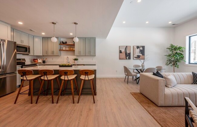 Building Photo - 1060 Main St