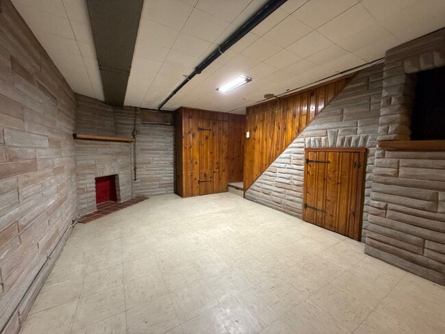 Building Photo - Two Bedroom House In Baltimore City