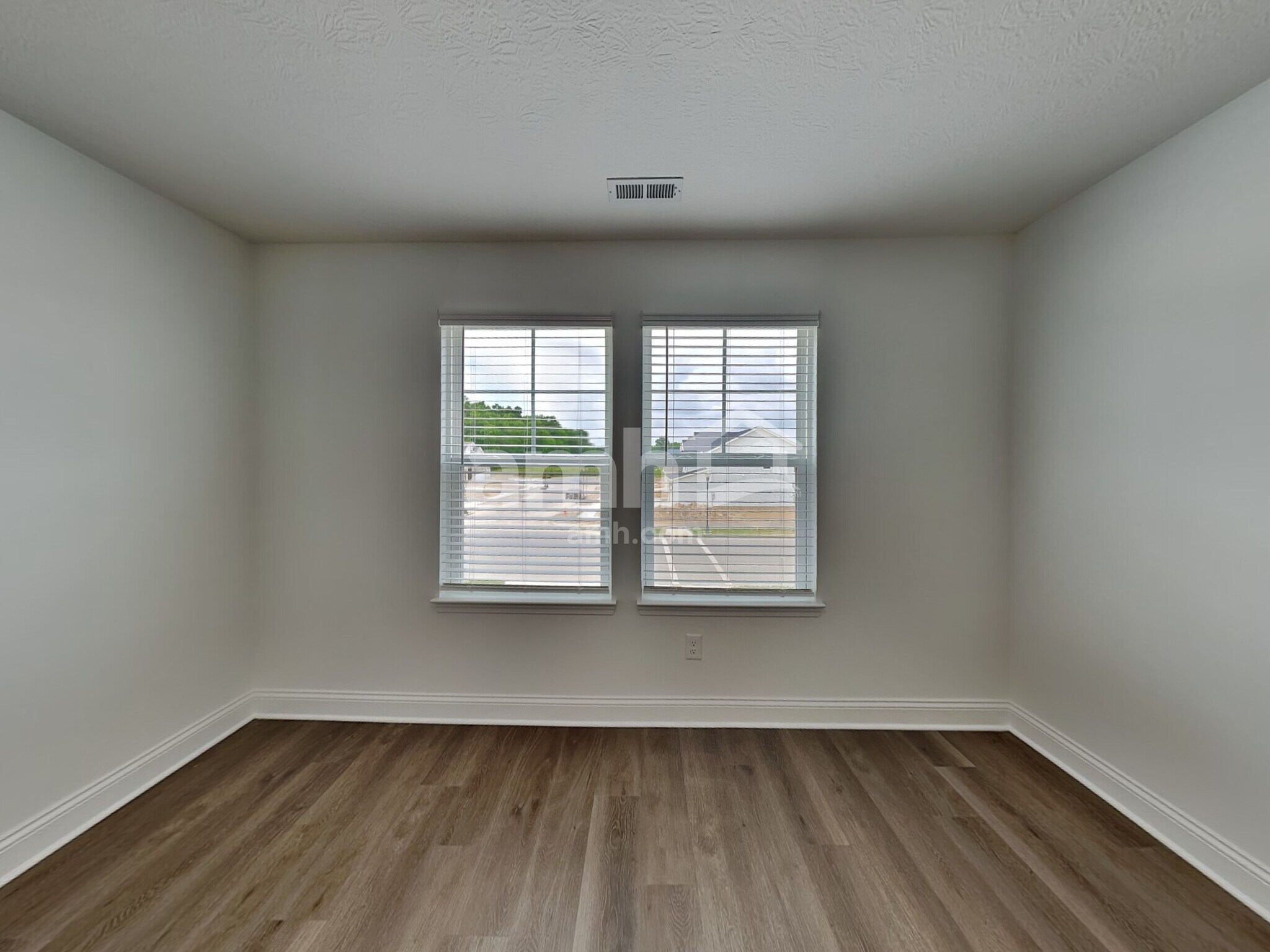 Building Photo - 9139 Henley Ave