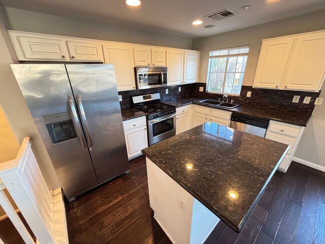 Building Photo - Beautiful Trilevel 3 Bed/3bath/2 car home located in Northwest Las Vegas --Enjoy Rent-Free Holidays!