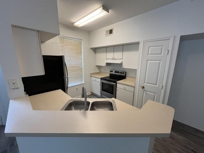 Building Photo - 9270 Lake Chase Island Way