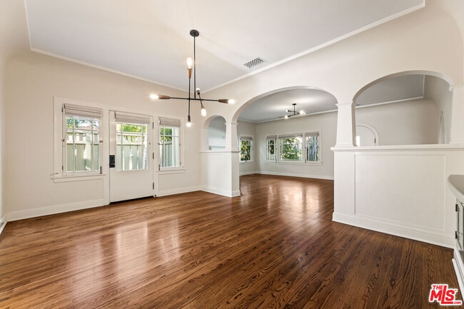 Building Photo - 602 11th St