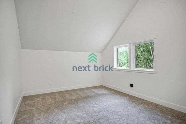 Building Photo - 3 Bed 2.5 Bath for Rent in Lake Forest Park!