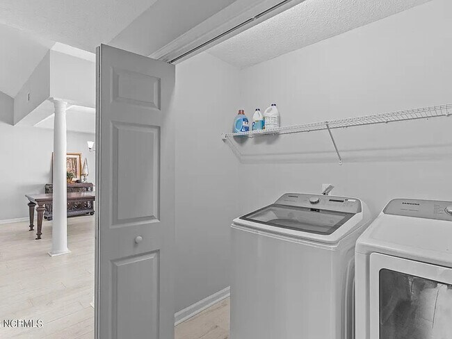 Building Photo - 11 Court 8 NW Dr