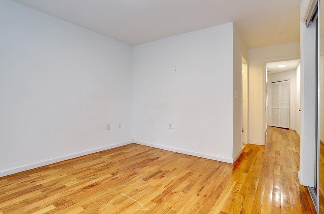 Building Photo - 236 Van Horne St