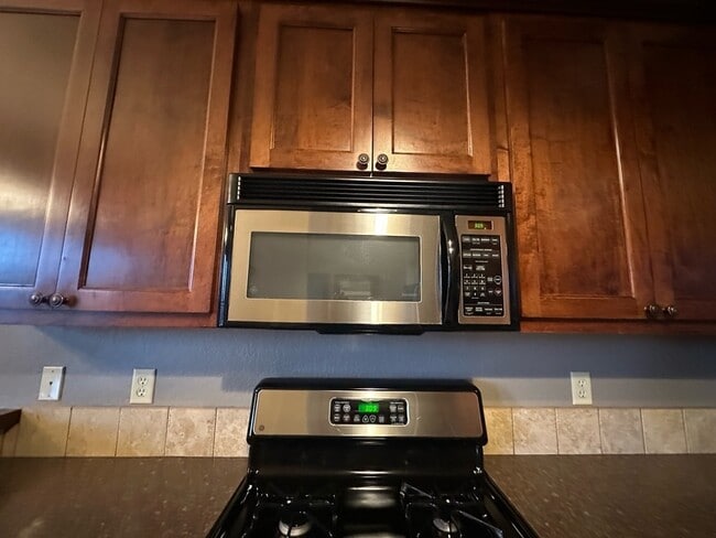 Building Photo - 201 E Main St