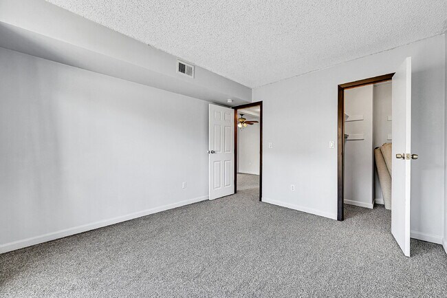 Building Photo - $1,195 - 1 Bed, 1 Bath Condo in Denver wit...