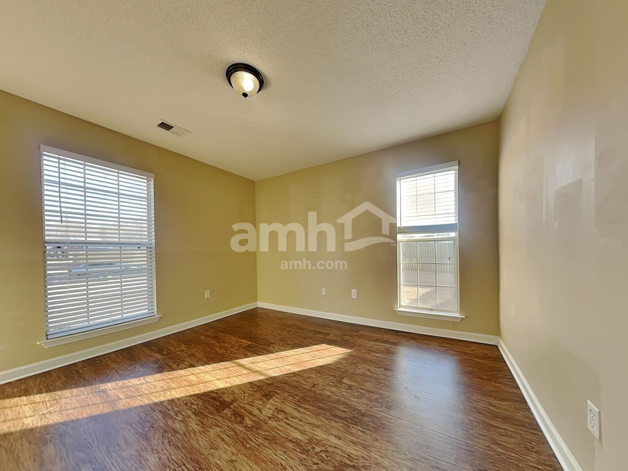 Building Photo - 5961 Appian Way Cv