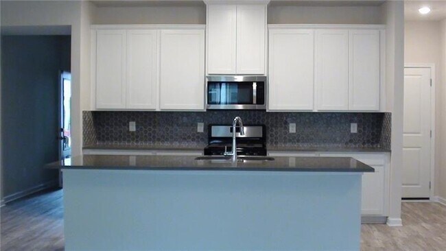 Building Photo - 1174 Lake Dr SW