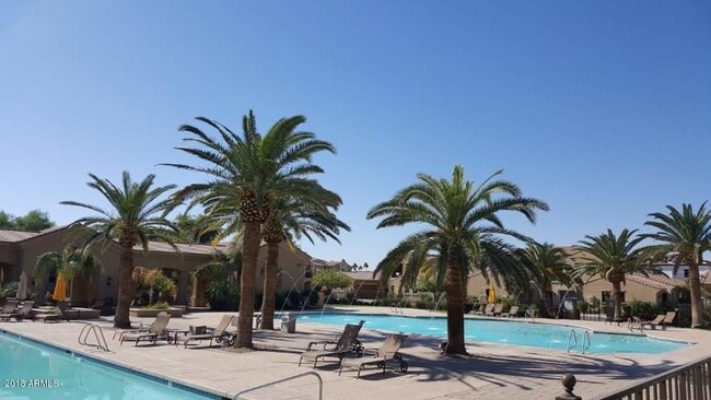 Building Photo - 1367 S Country Club Dr