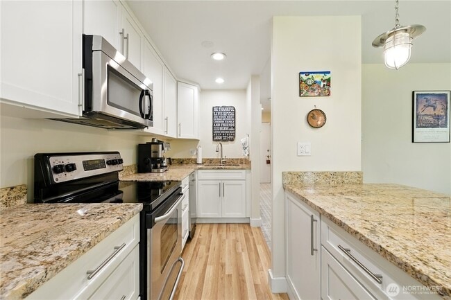 Building Photo - 1810 43rd Ave E