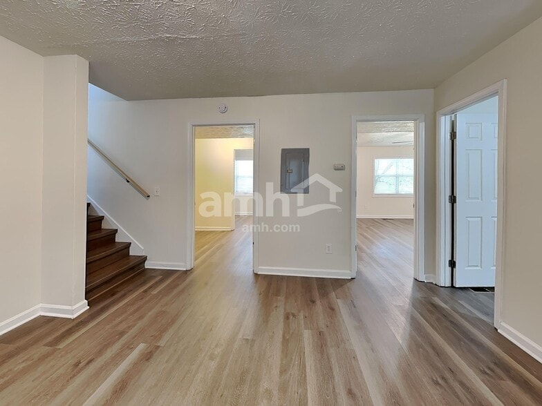 Building Photo - 5015 Sunbrook Dr NW