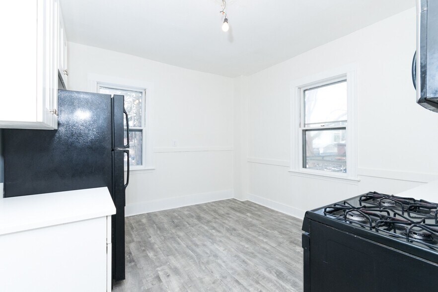 Building Photo - 25 Oakwood St