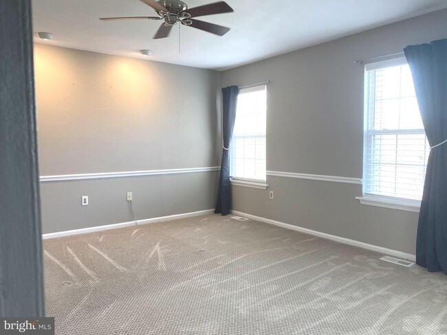 Building Photo - 323 Sequoia Dr