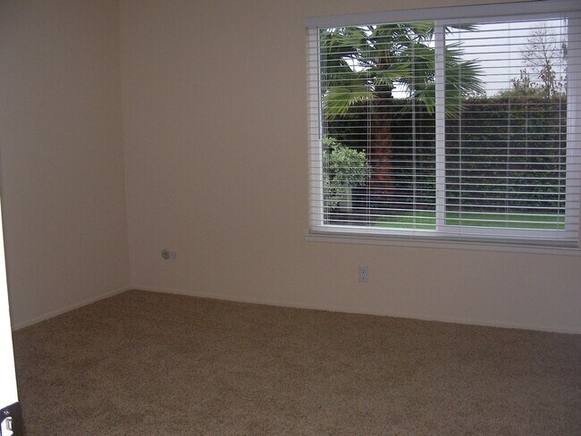 Building Photo - Remodeled Single Story House, Available 8/15/26