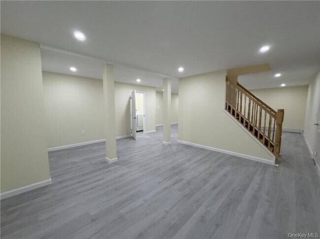 Building Photo - 20-A Apple Bee Farm Ln