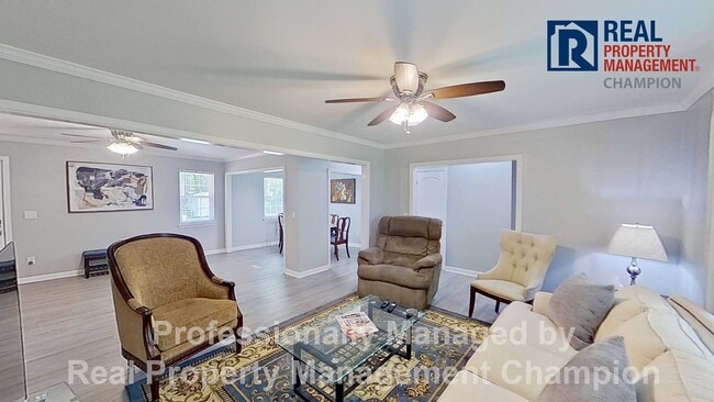 Building Photo - Spacious and Beautifully Updated 3 BD/2 BA Home on Large Lot