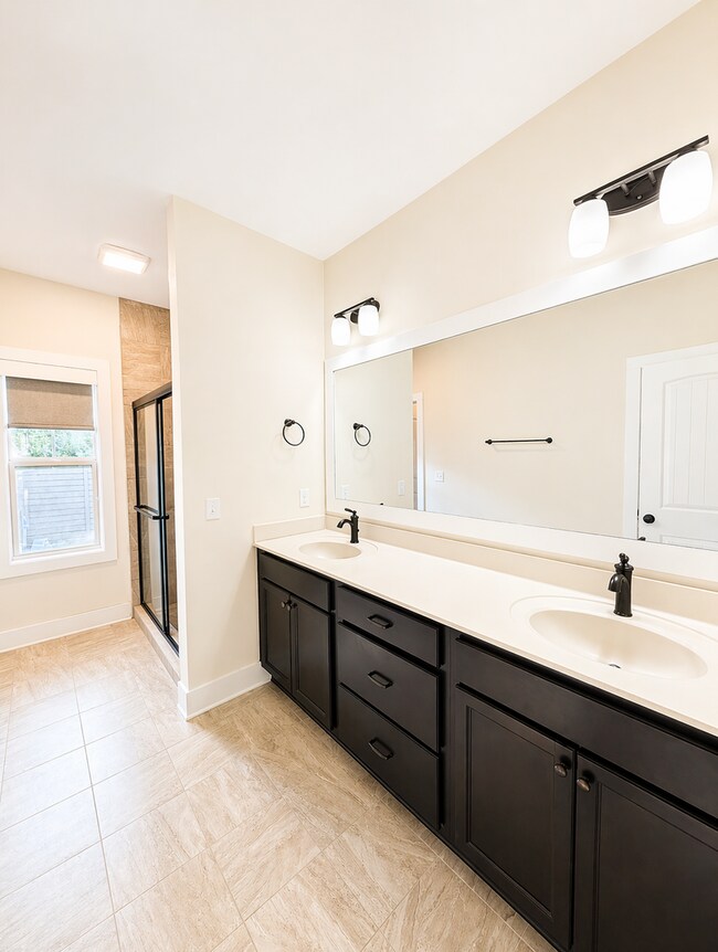 Building Photo - Lovely Weaverville Rental w/ bonus space