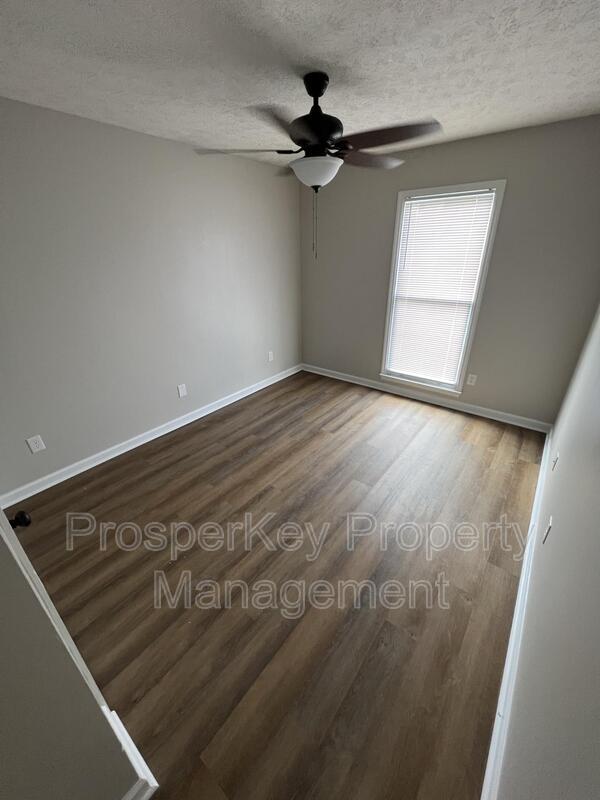 Building Photo - 5766 Spanish Oak Dr