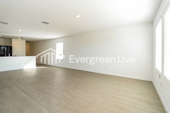 Building Photo - 245 Sycamore Pl