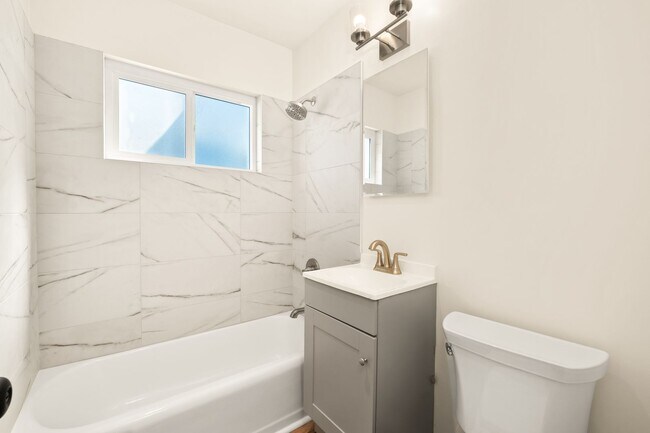 Building Photo - 4419–4423 Mississippi St — fully renovated with designer finishes throughout!