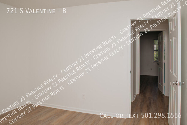 Building Photo - 721 S Valentine-B