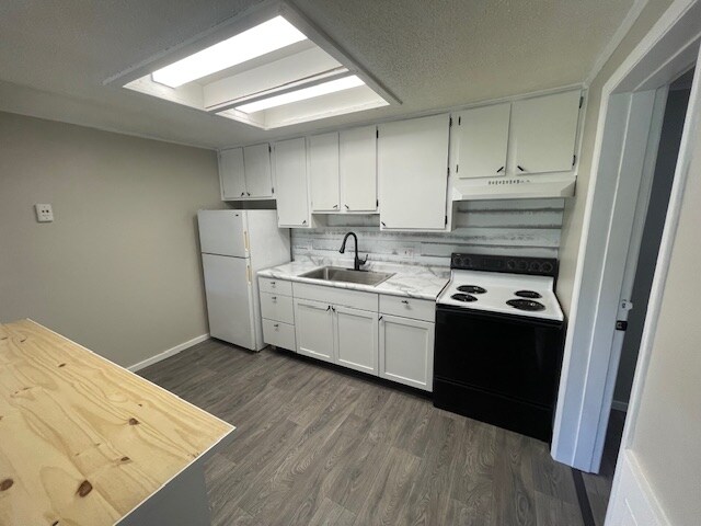 Building Photo - 3460 Main St