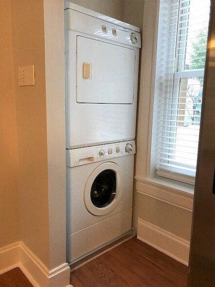 Washer & Dryer full size in unit - 5934 Elwood St