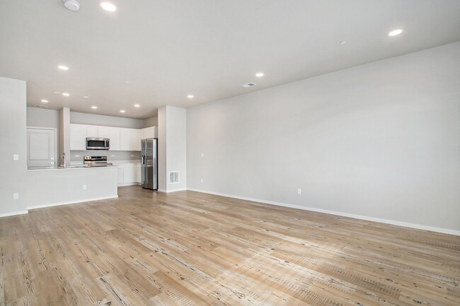 Building Photo - Stunning Townhome in Northridge Trails