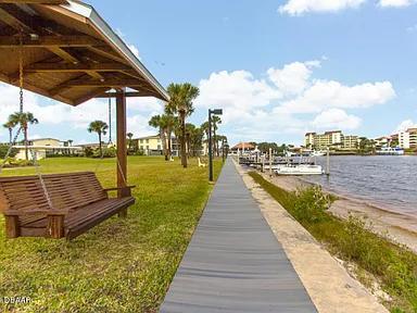 Building Photo - 719 S Beach St