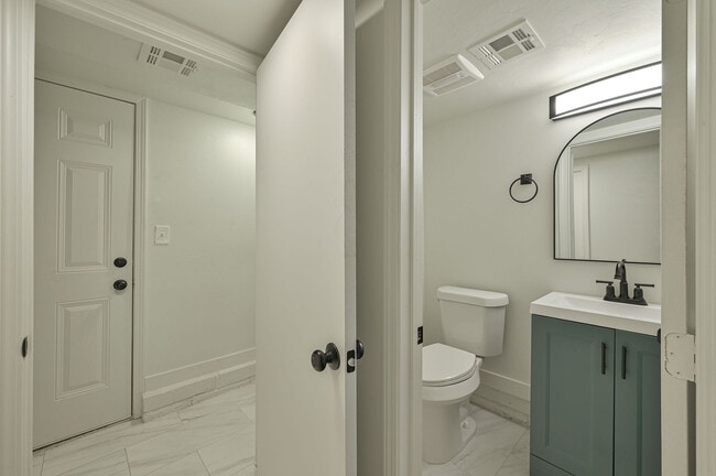 Building Photo - 1125 SW 47th St