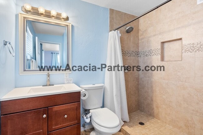 Building Photo - Two Bedroom Home with Guest House