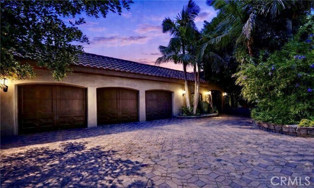 Building Photo - 7218 Mulholland Dr