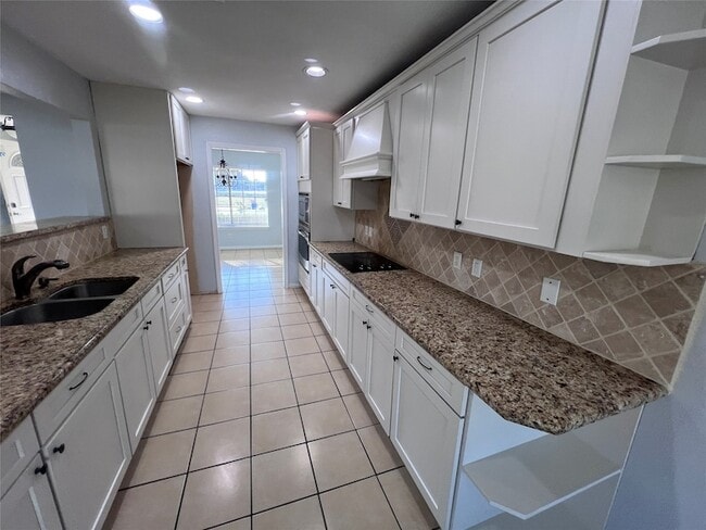 Building Photo - 818 Fairlawn Dr