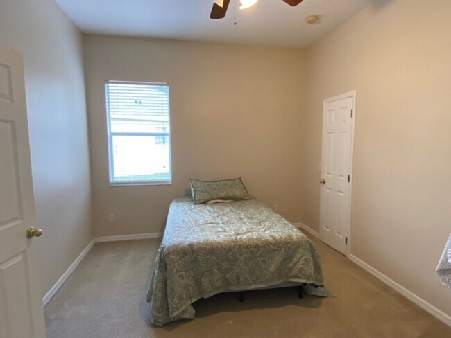 Building Photo - Beautiful 4 Bedroom 3 Bath Home in Ocoee